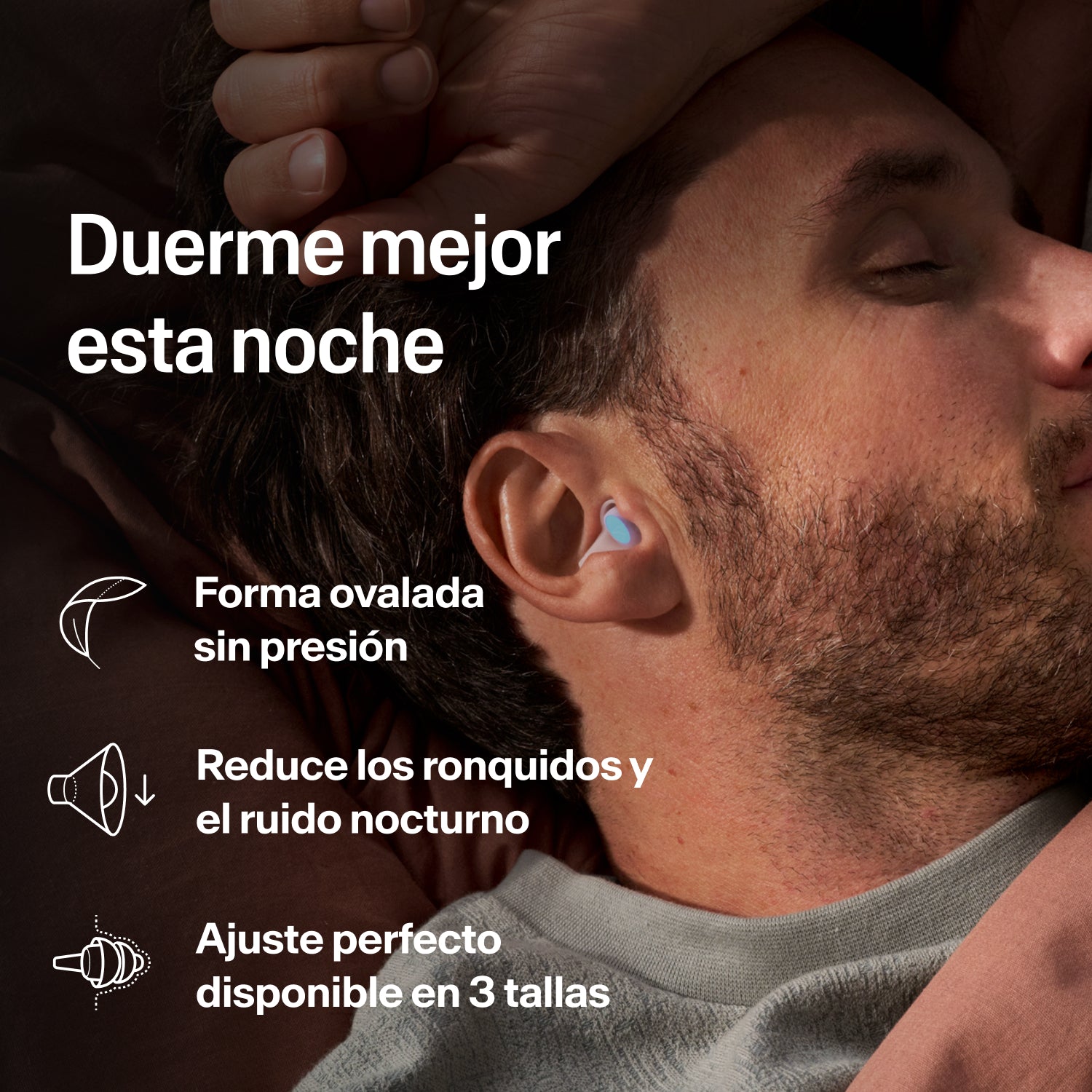 Hombre dormido de lado con un tapón Alpine SleepDeep talla S contra ronquidos y ruido nocturno