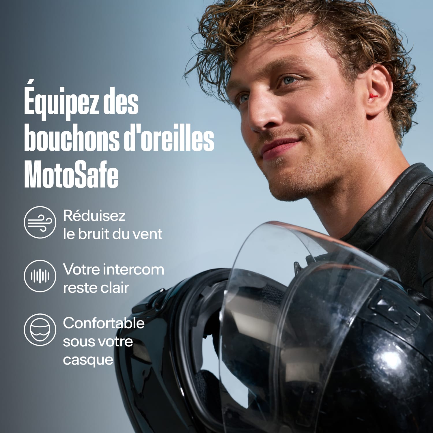 Motard avec des bouchons d&