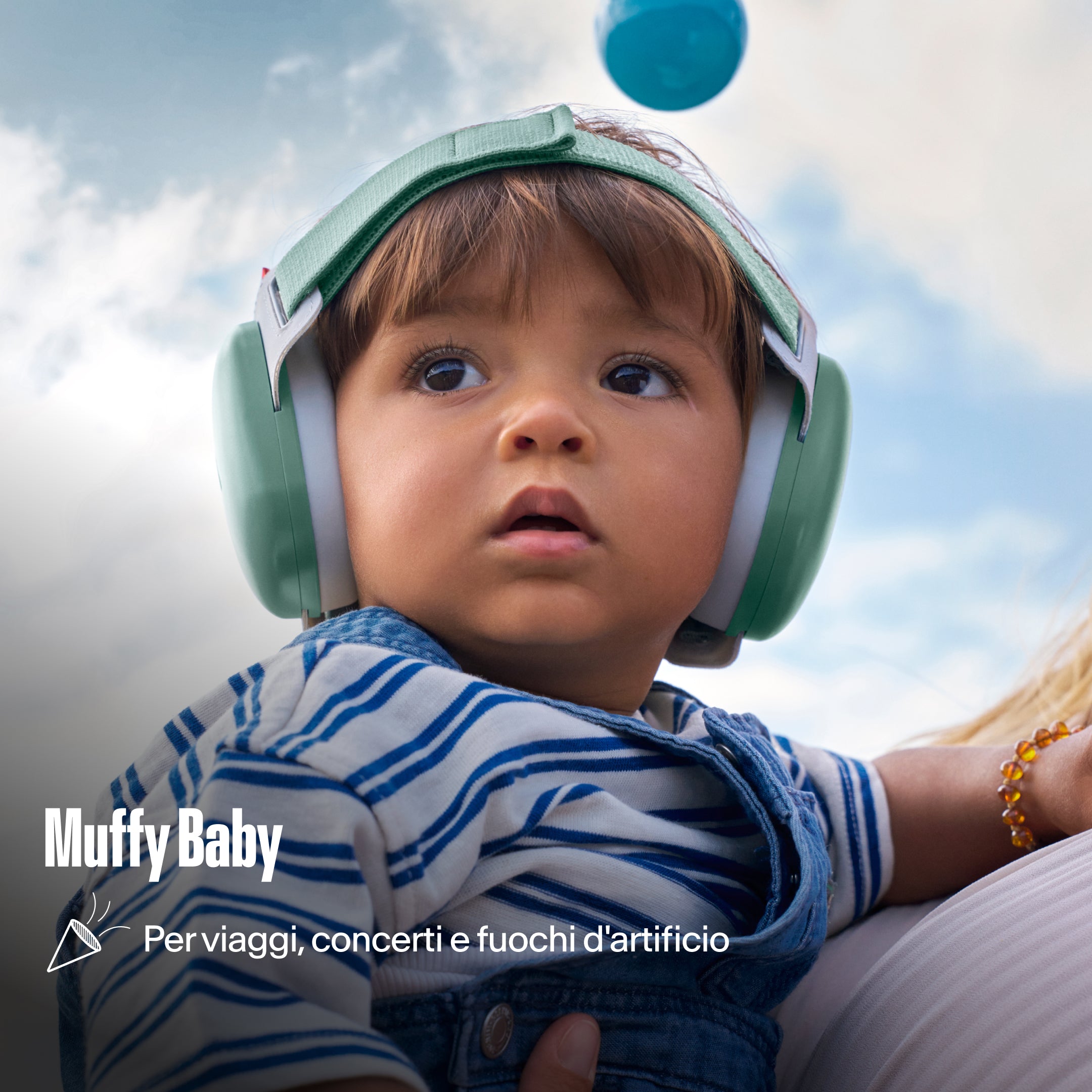 Cuffie antirumore Alpine Muffy Baby indossate da un bimbo all&
